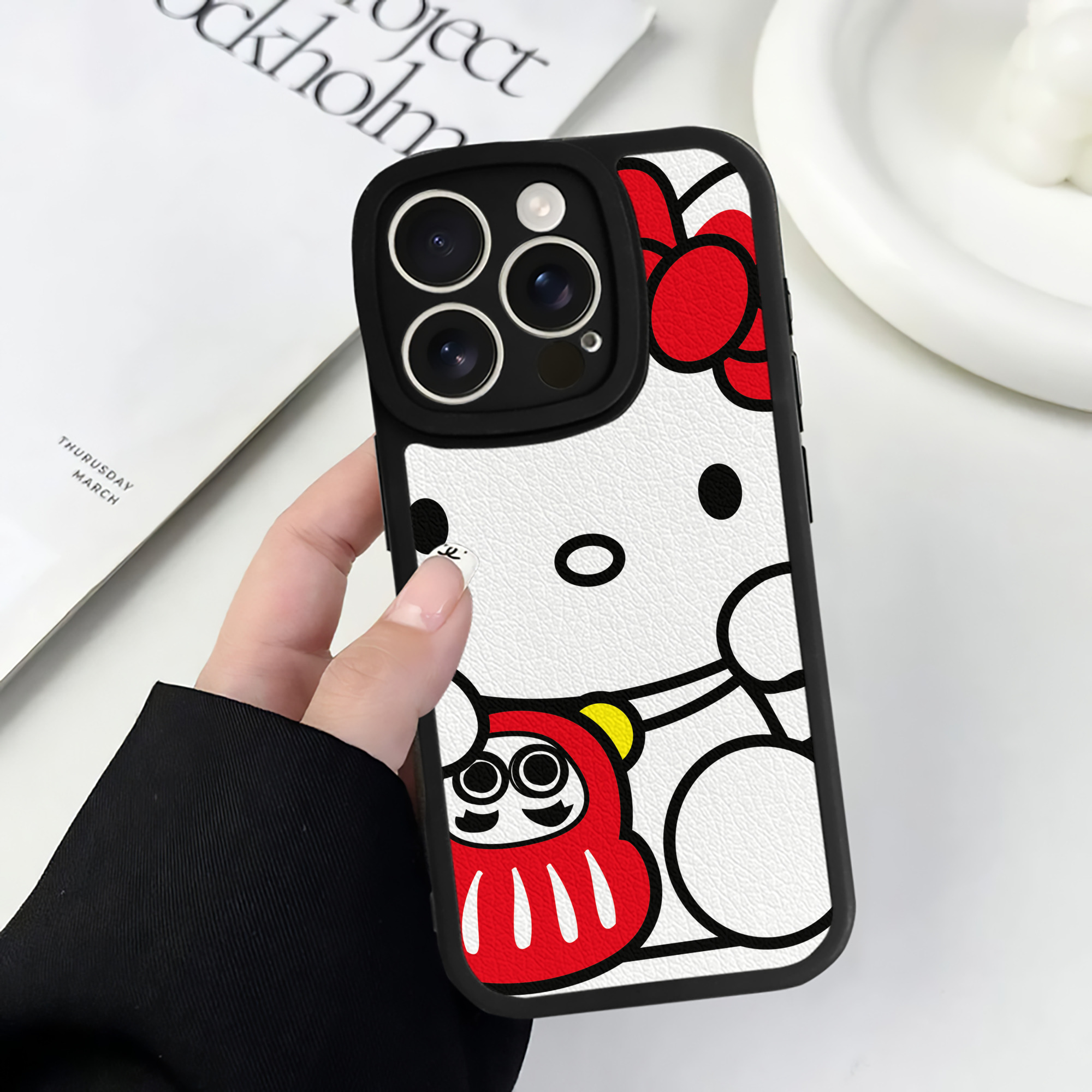 （画像用） Hello Kitty ハローキティ 【iPhone 16シリーズ対応】シリコンスマホケース（レザー調） 材質：シリコン